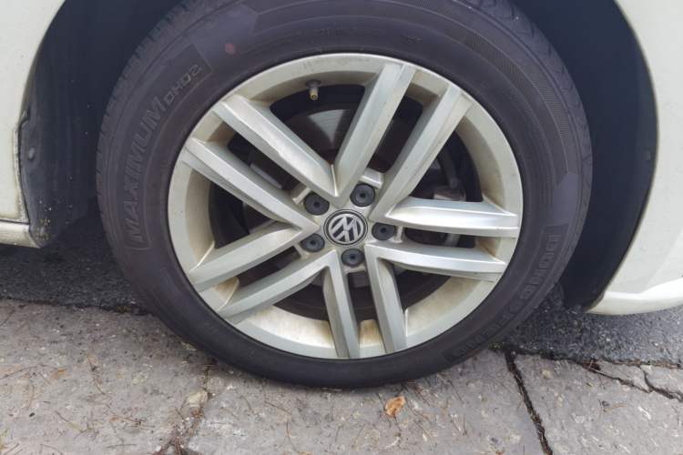 Used Volkswagen Gran Lavida 2017 180TSI DSG Comfort Edition Right Front Wheel Hub