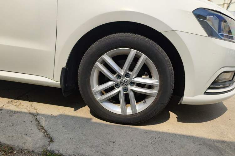 Used Volkswagen Gran Lavida 2017 180TSI DSG Comfort Edition Right Front Wheel Hub