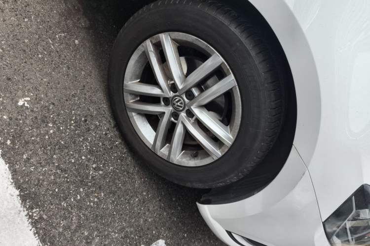 Used Volkswagen Gran Lavida 2017 230TSI DSG Comfort Edition Right Front Wheel Hub