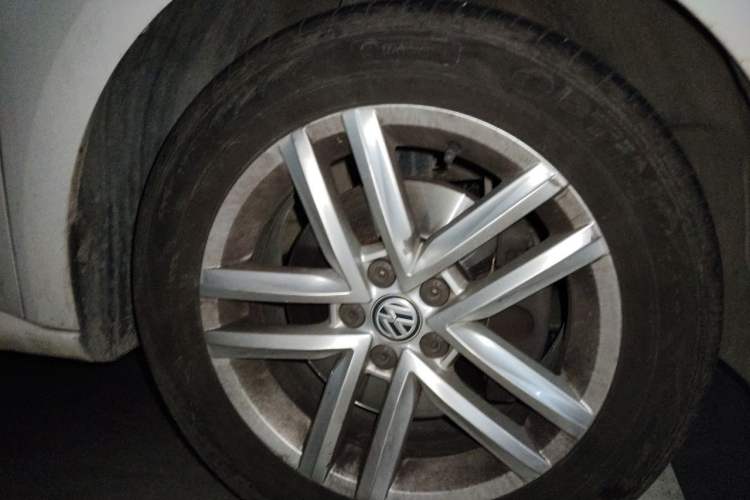 Used Volkswagen Gran Lavida 2017 230TSI DSG Comfort Edition Right Front Wheel Hub