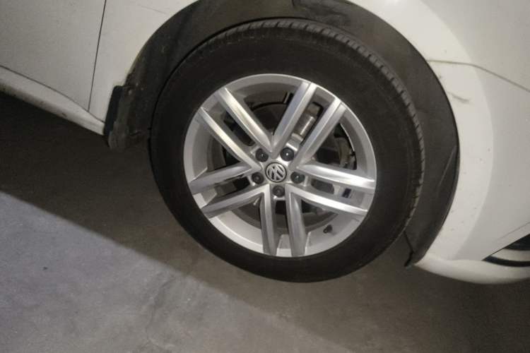 Used Volkswagen Gran Lavida 2017 180TSI DSG Comfort Edition Right Front Wheel Hub
