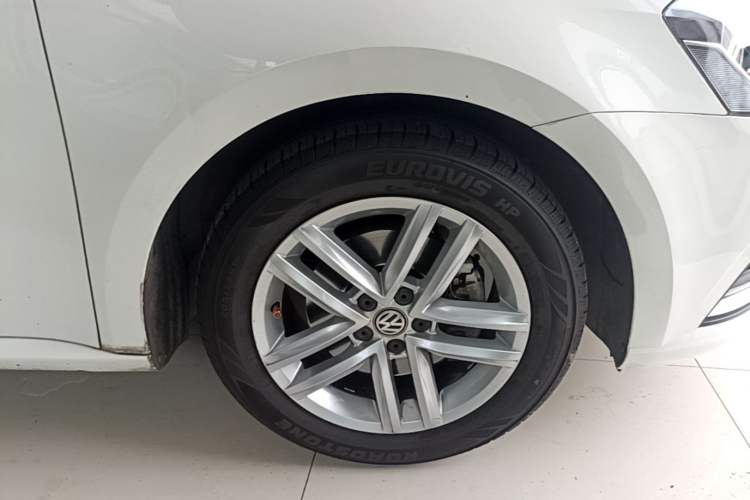 Used Volkswagen Gran Lavida 2017 230TSI DSG Comfort Edition Right Front Wheel Hub