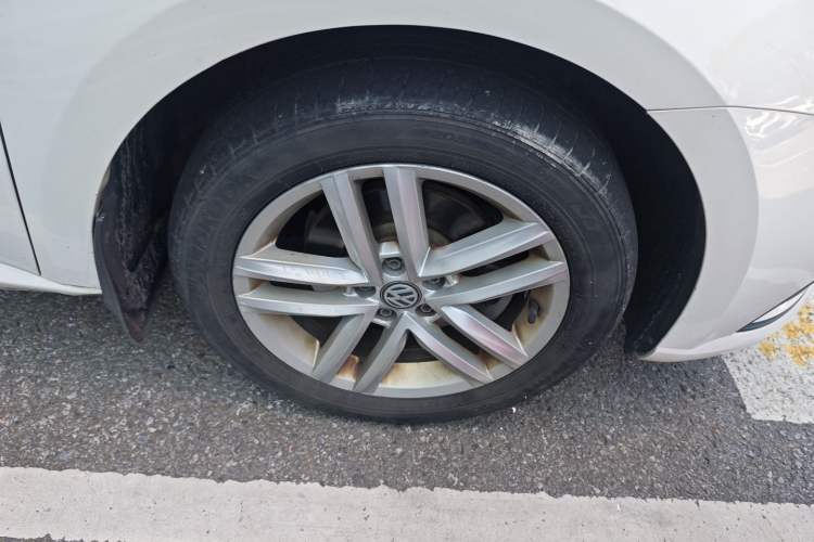 Used Volkswagen Gran Lavida 2017 180TSI DSG Comfort Edition Right Front Wheel Hub