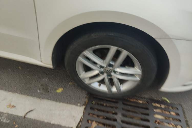 Used Volkswagen Gran Lavida 2017 180TSI DSG Comfort Edition Right Front Wheel Hub