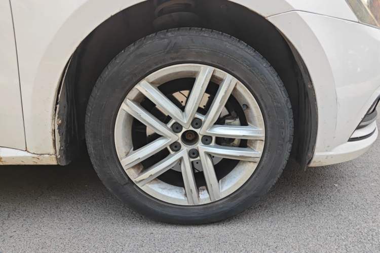 Used Volkswagen Gran Lavida 2017 180TSI DSG Comfort Edition Right Front Wheel Hub