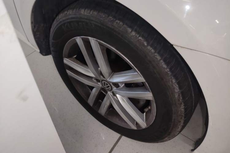 Used Volkswagen Gran Lavida 2017 230TSI DSG Comfort Edition Right Front Wheel Hub