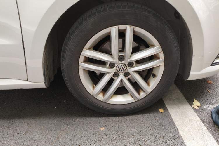Used Volkswagen Gran Lavida 2017 230TSI DSG Comfort Edition Right Front Wheel Hub