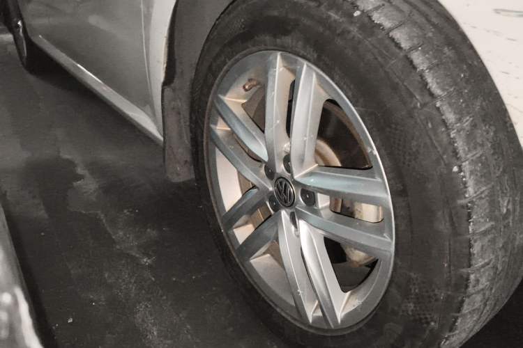Used Volkswagen Gran Lavida 2017 180TSI DSG Comfort Edition Right Front Wheel Hub