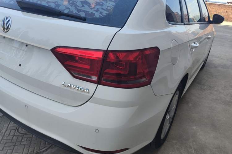 Used Volkswagen Gran Lavida 2017 1.6L Automatic Fashion Edition Right Rear Taillight