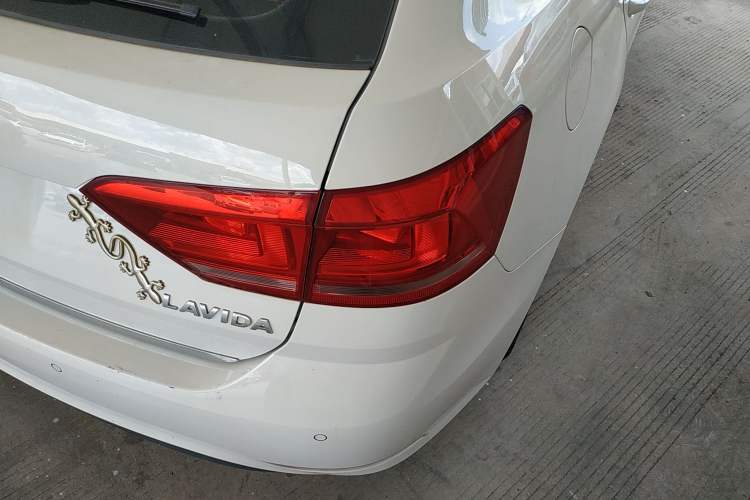 Used Volkswagen Gran Lavida 2017 1.6L Automatic Comfort Edition Right Rear Taillight