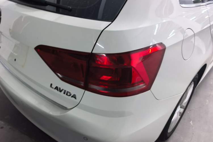 Used Volkswagen Gran Lavida 2017 1.6L Automatic Comfort Edition Right Rear Taillight