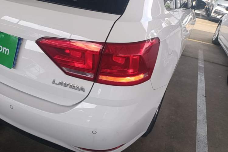 Used Volkswagen Gran Lavida 2017 1.6L Automatic Fashion Edition Right Rear Taillight