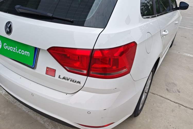 Used Volkswagen Gran Lavida 2017 1.6L Automatic Fashion Edition Right Rear Taillight