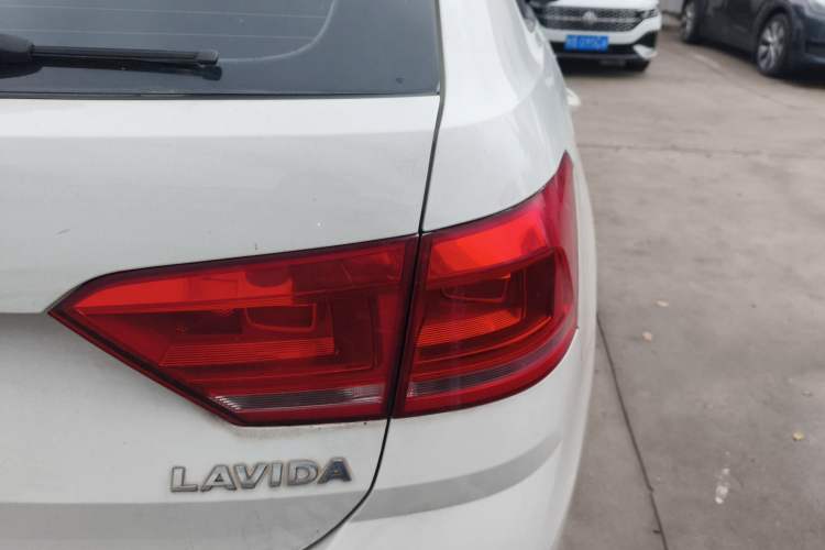 Used Volkswagen Gran Lavida 2017 1.6L Automatic Fashion Edition Right Rear Taillight