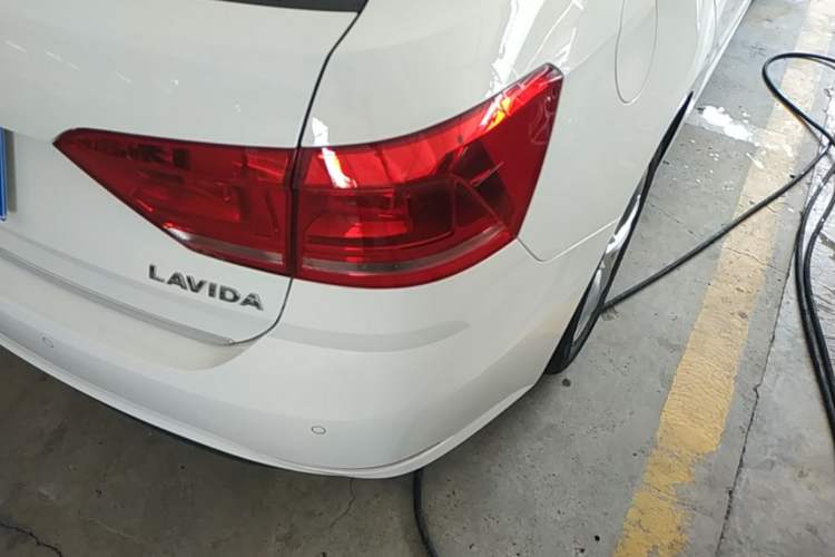 Used Volkswagen Gran Lavida 2017 1.6L Automatic Comfort Edition Right Rear Taillight