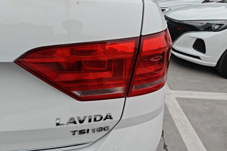 Used Volkswagen Gran Lavida 2017 180TSI DSG Comfort Edition Right Rear Taillight