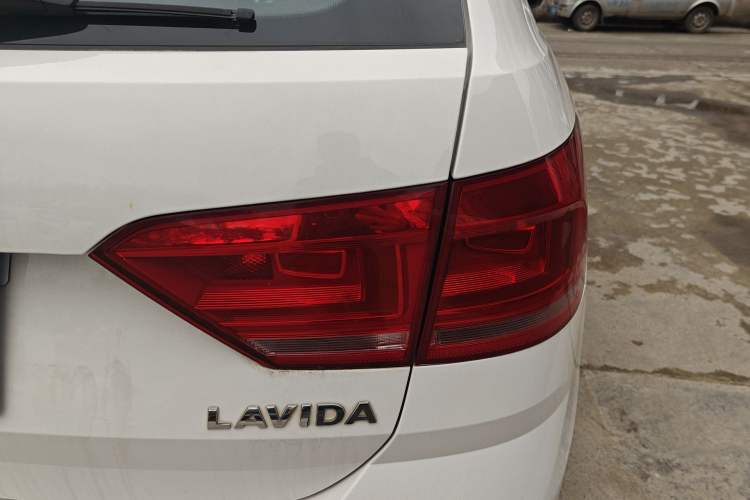Used Volkswagen Gran Lavida 2017 1.6L Automatic Fashion Edition Right Rear Taillight
