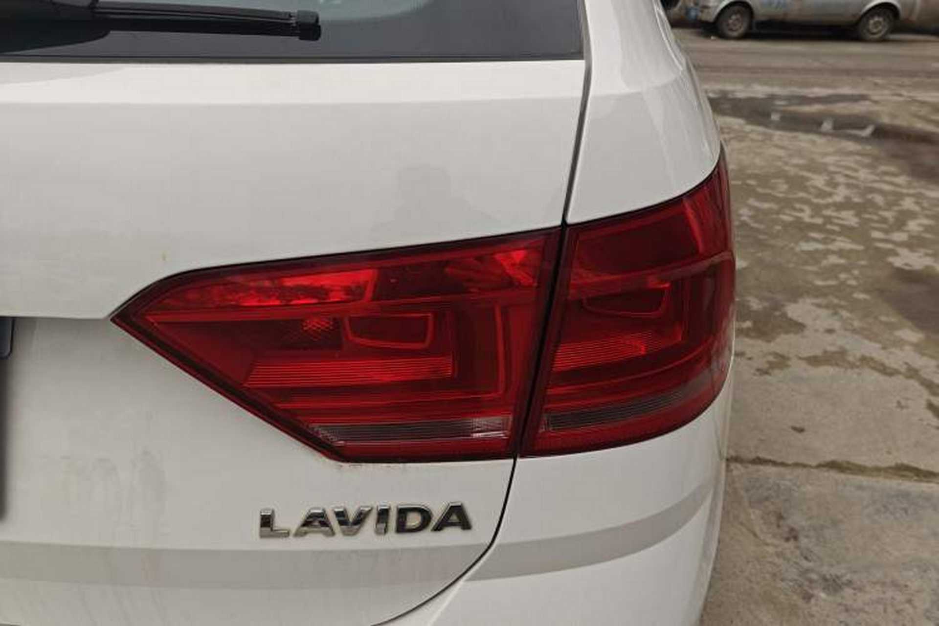 Used Volkswagen Gran Lavida 2017 1.6L Automatic Fashion Edition Right Rear Taillight