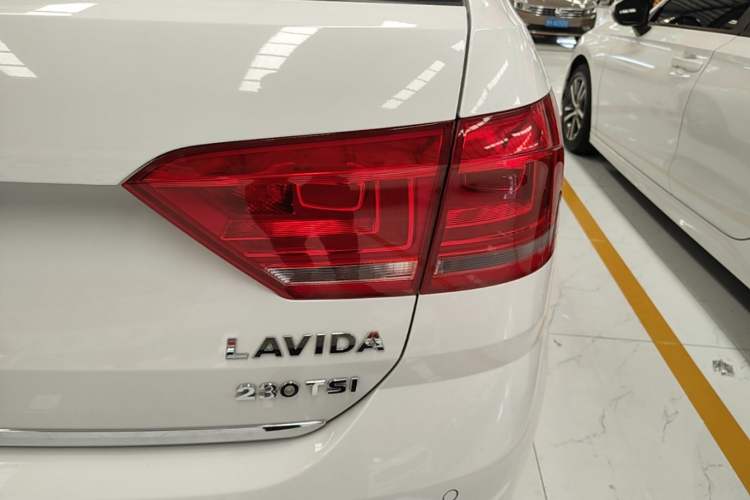 Used Volkswagen Gran Lavida 2017 230TSI DSG Comfort Edition Right Rear Taillight