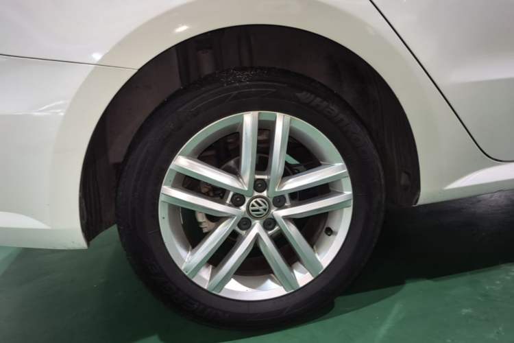 Used Volkswagen Gran Lavida 2017 230TSI DSG Comfort Edition Right Rear Wheel Hub