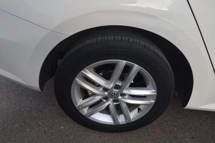 Used Volkswagen Gran Lavida 2017 180TSI DSG Comfort Edition Right Rear Wheel Hub