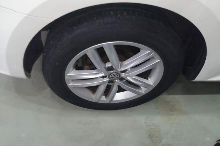 Used Volkswagen Gran Lavida 2017 230TSI DSG Comfort Edition Right Rear Wheel Hub