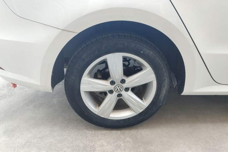 Used Volkswagen Gran Lavida 2017 1.6L Automatic Fashion Edition Right Rear Wheel Hub