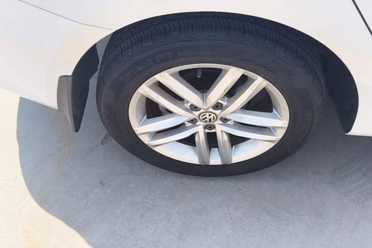 Used Volkswagen Gran Lavida 2017 180TSI DSG Comfort Edition Right Rear Wheel Hub
