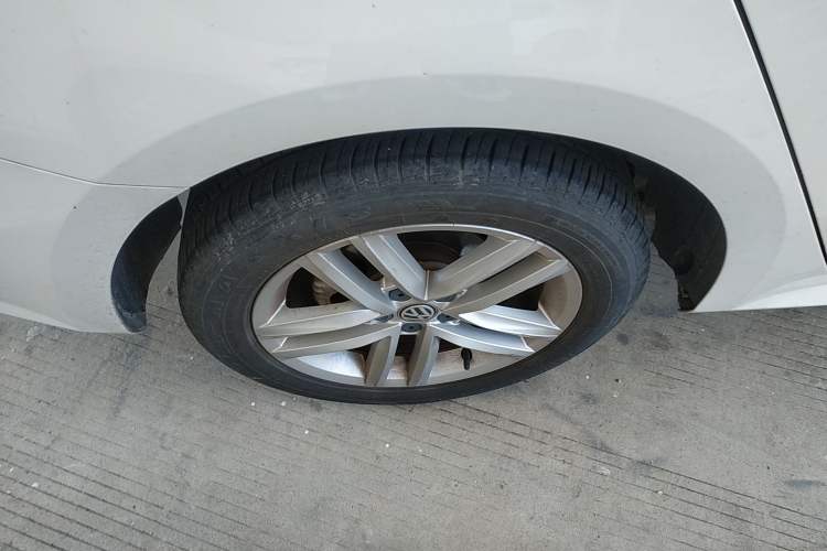 Used Volkswagen Gran Lavida 2017 1.6L Automatic Comfort Edition Right Rear Wheel Hub