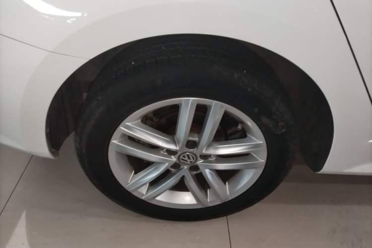 Used Volkswagen Gran Lavida 2017 180TSI DSG Comfort Edition Right Rear Wheel Hub