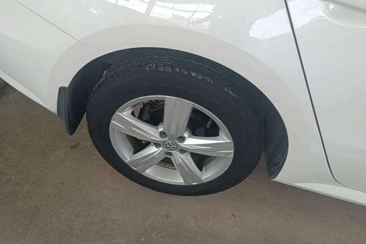 Used Volkswagen Gran Lavida 2017 1.6L Automatic Fashion Edition Right Rear Wheel Hub