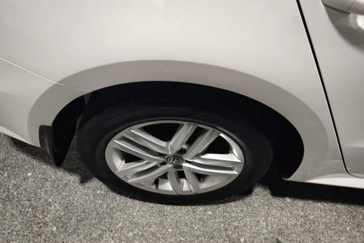 Used Volkswagen Gran Lavida 2017 1.6L Automatic Comfort Edition Right Rear Wheel Hub