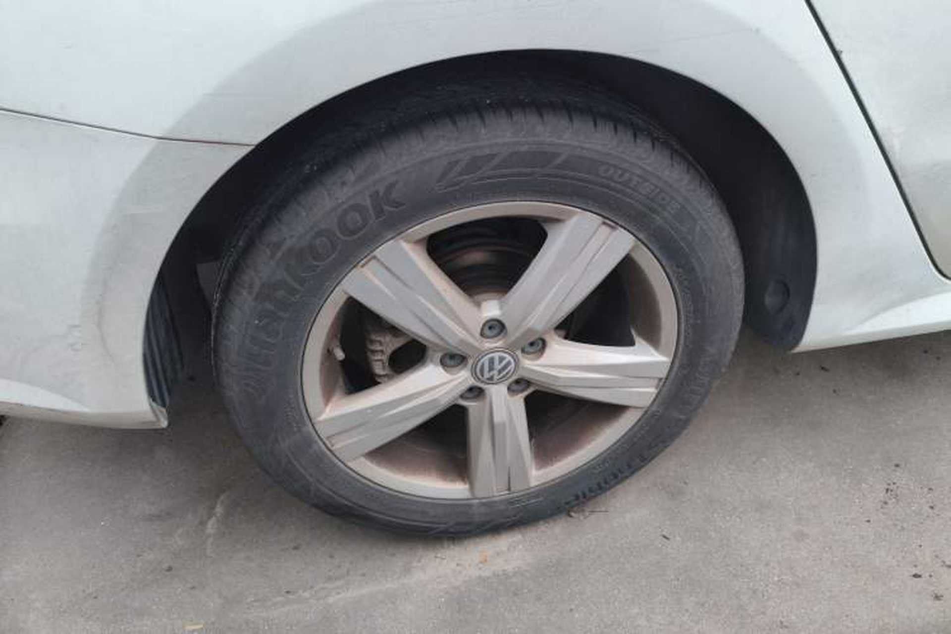 Used Volkswagen Gran Lavida 2017 1.6L Automatic Fashion Edition Right Rear Wheel Hub