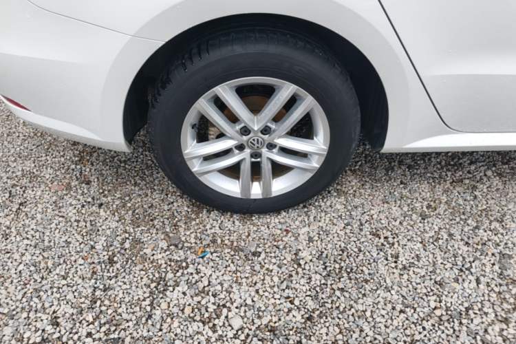 Used Volkswagen Gran Lavida 2017 180TSI DSG Comfort Edition Right Rear Wheel Hub