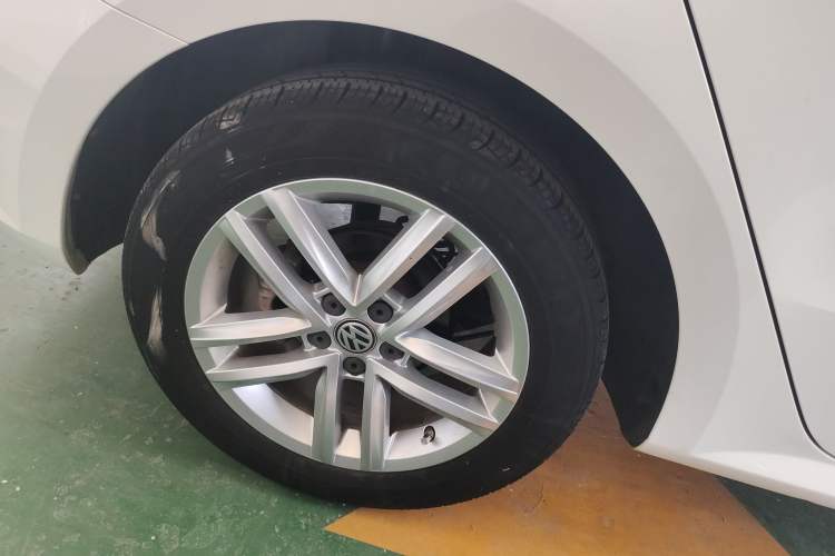 Used Volkswagen Gran Lavida 2017 180TSI DSG Comfort Edition Right Rear Wheel Hub
