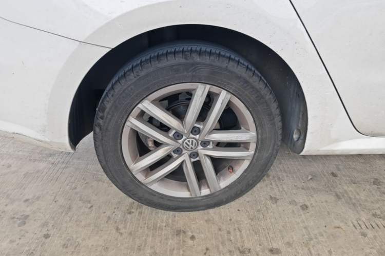 Used Volkswagen Gran Lavida 2017 230TSI DSG Comfort Edition Right Rear Wheel Hub