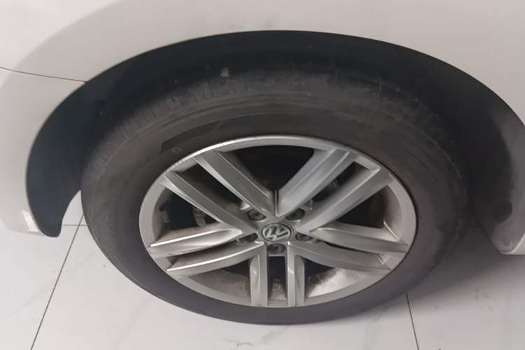 Used Volkswagen Gran Lavida 2017 180TSI DSG Comfort Edition Right Rear Wheel Hub