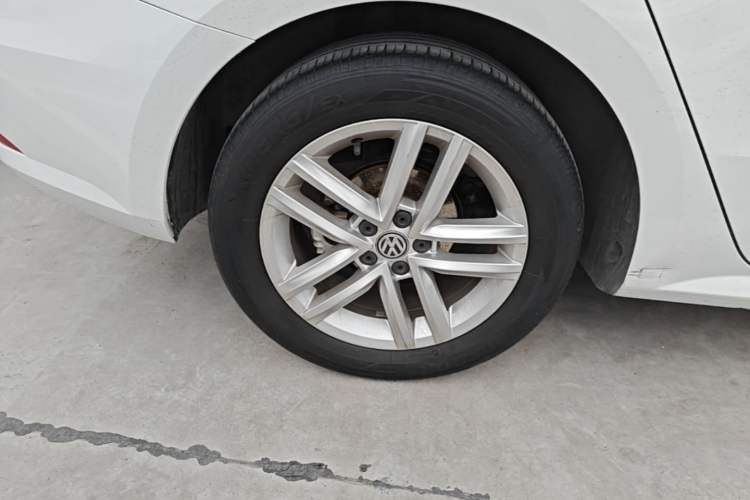 Used Volkswagen Gran Lavida 2017 180TSI DSG Comfort Edition Right Rear Wheel Hub