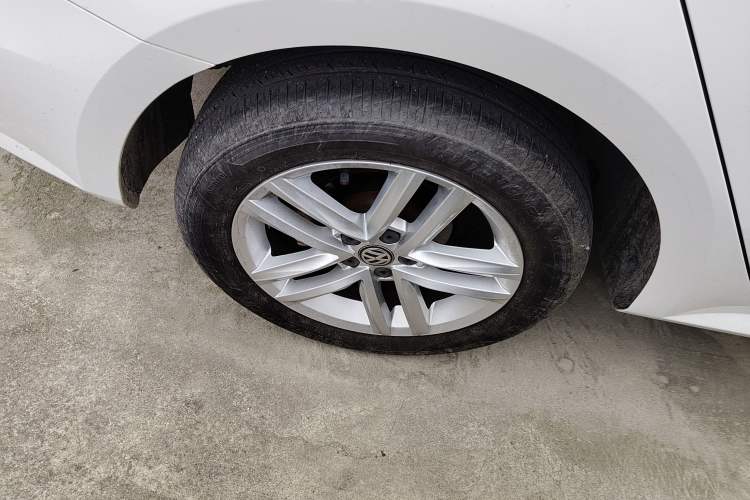 Used Volkswagen Gran Lavida 2017 230TSI DSG Comfort Edition Right Rear Wheel Hub