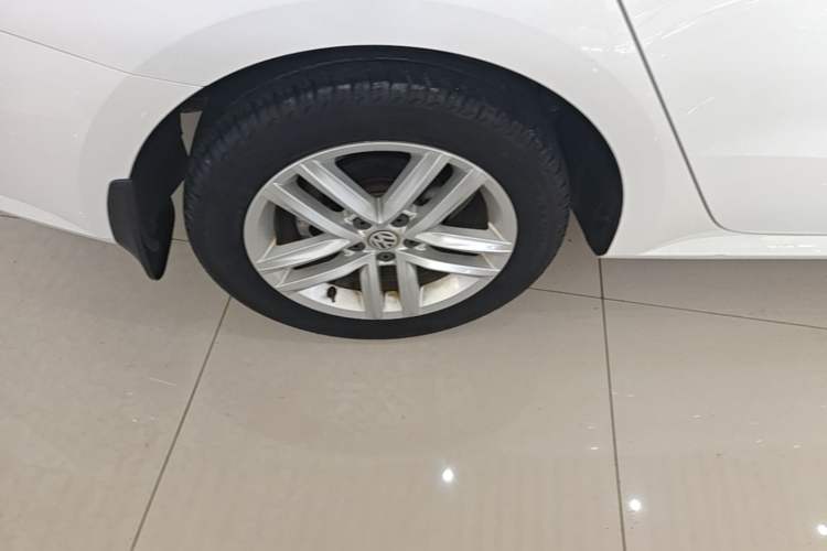 Used Volkswagen Gran Lavida 2017 180TSI DSG Comfort Edition Right Rear Wheel Hub