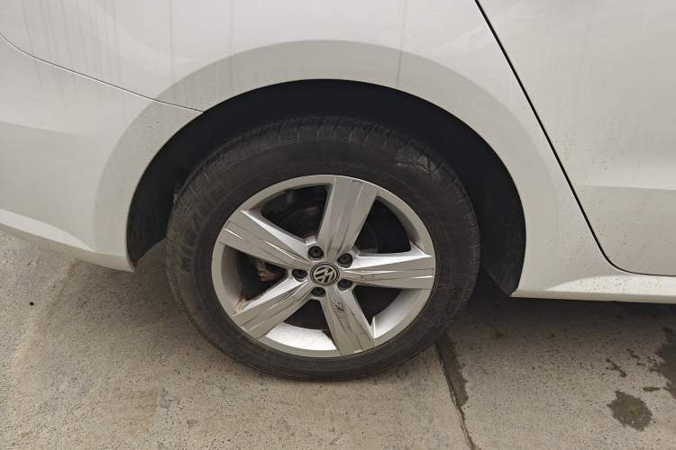 Used Volkswagen Gran Lavida 2017 1.6L Automatic Fashion Edition Right Rear Wheel Hub