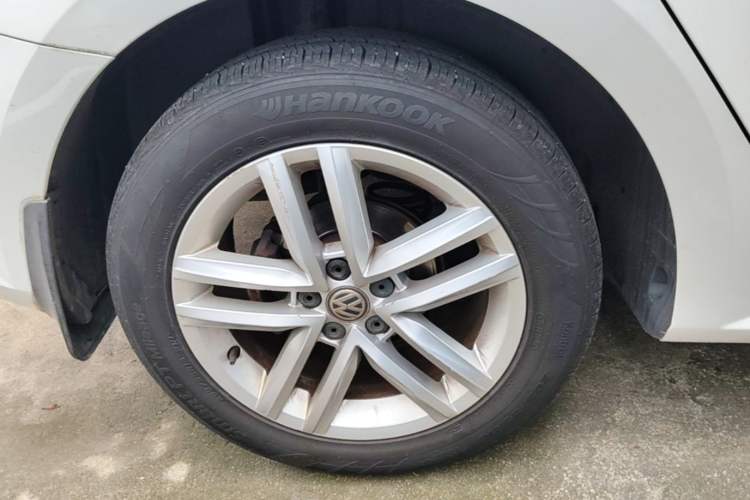 Used Volkswagen Gran Lavida 2017 230TSI DSG Comfort Edition Right Rear Wheel Hub