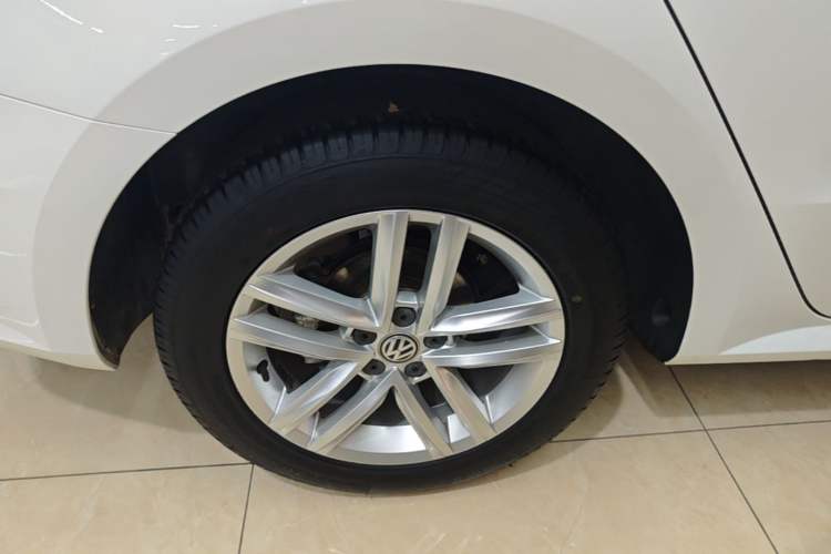 Used Volkswagen Gran Lavida 2017 180TSI DSG Comfort Edition Right Rear Wheel Hub