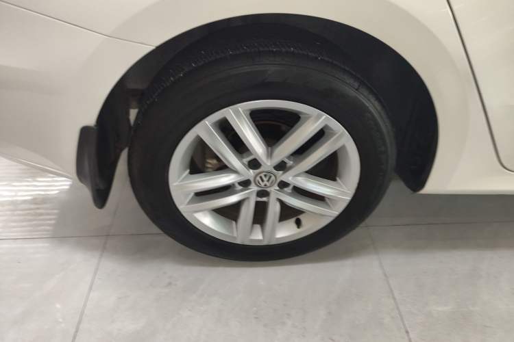 Used Volkswagen Gran Lavida 2017 180TSI DSG Comfort Edition Right Rear Wheel Hub