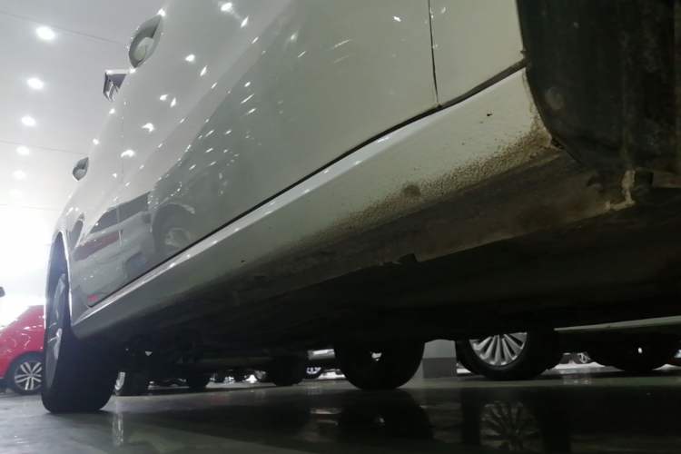 Used Volkswagen Gran Lavida 2017 230TSI DSG Comfort Edition Right Side Sill