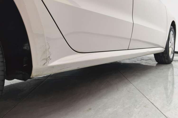 Used Volkswagen Gran Lavida 2017 1.6L Manual Fashion Edition Right Side Sill