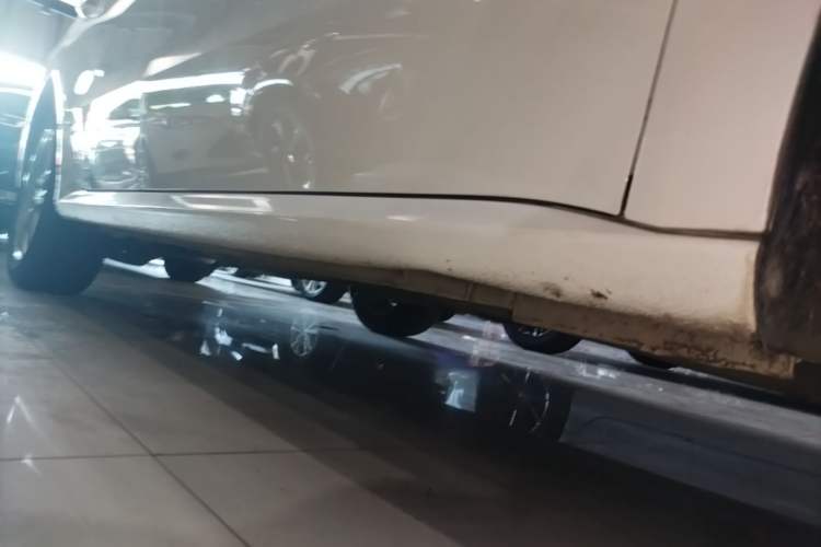 Used Volkswagen Gran Lavida 2017 180TSI DSG Comfort Edition Right Side Sill