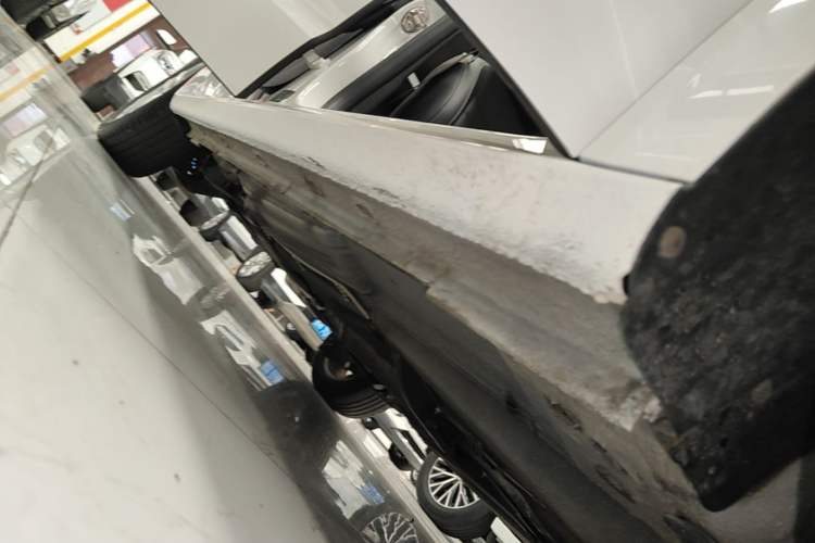 Used Volkswagen Gran Lavida 2017 230TSI DSG Comfort Edition Right Side Sill