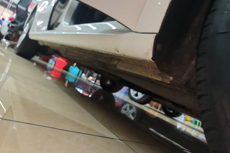 Used Volkswagen Gran Lavida 2017 180TSI DSG Comfort Edition Right Side Sill