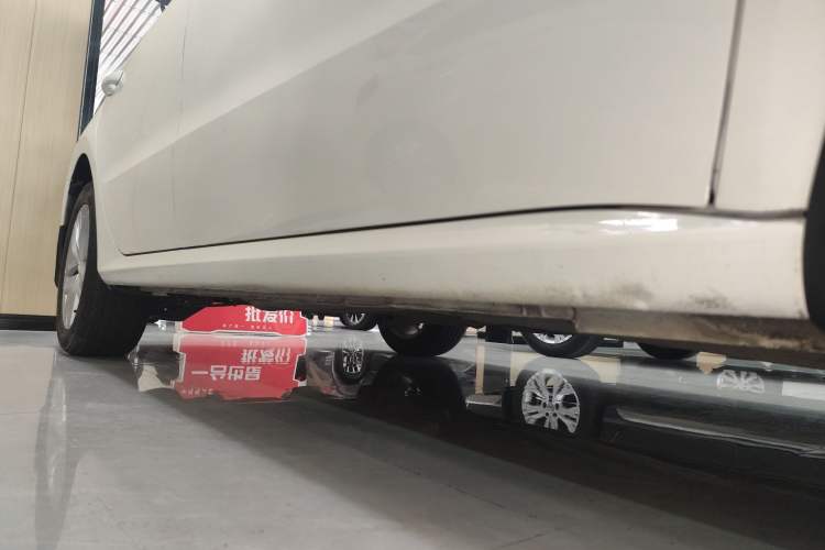 Used Volkswagen Gran Lavida 2017 180TSI DSG Comfort Edition Right Side Sill